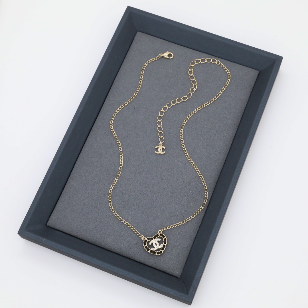 CCN061 Chanel metal leater heart choker necklace for women - ccjewelryacc