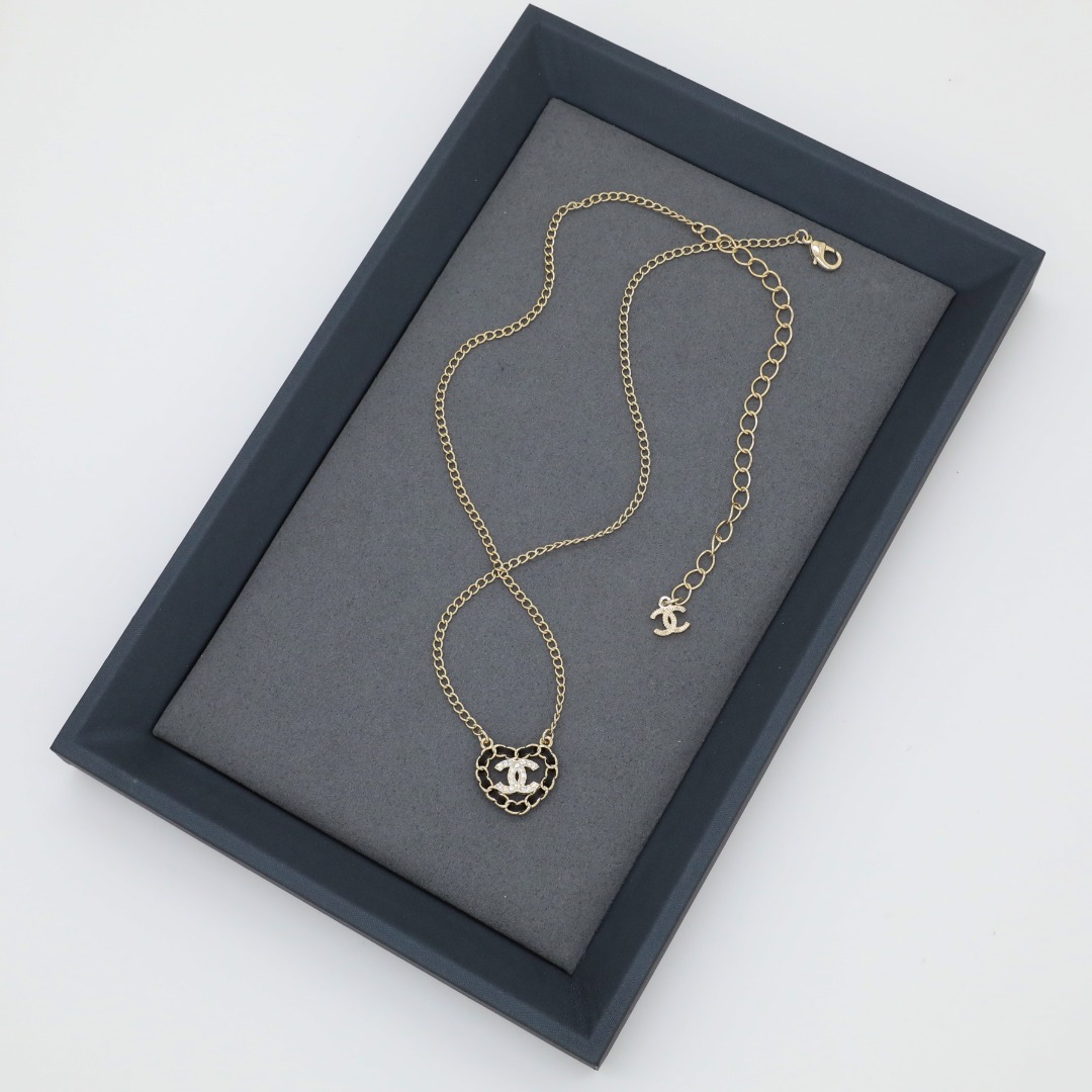 CCN061 Chanel metal leater heart choker necklace for women - ccjewelryacc