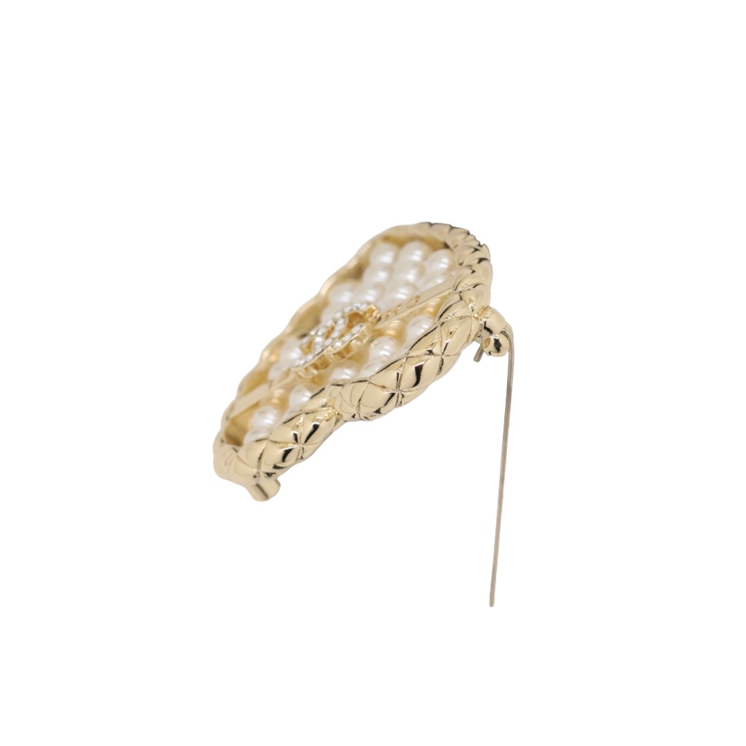 BCB601 Chanel light gold Hollow-out Heart brooch pin - ccjewelryacc