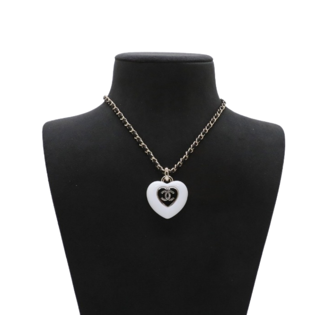 CCN044 Chanel metal leater acrylic heart Choker Necklace - ccjewelryacc