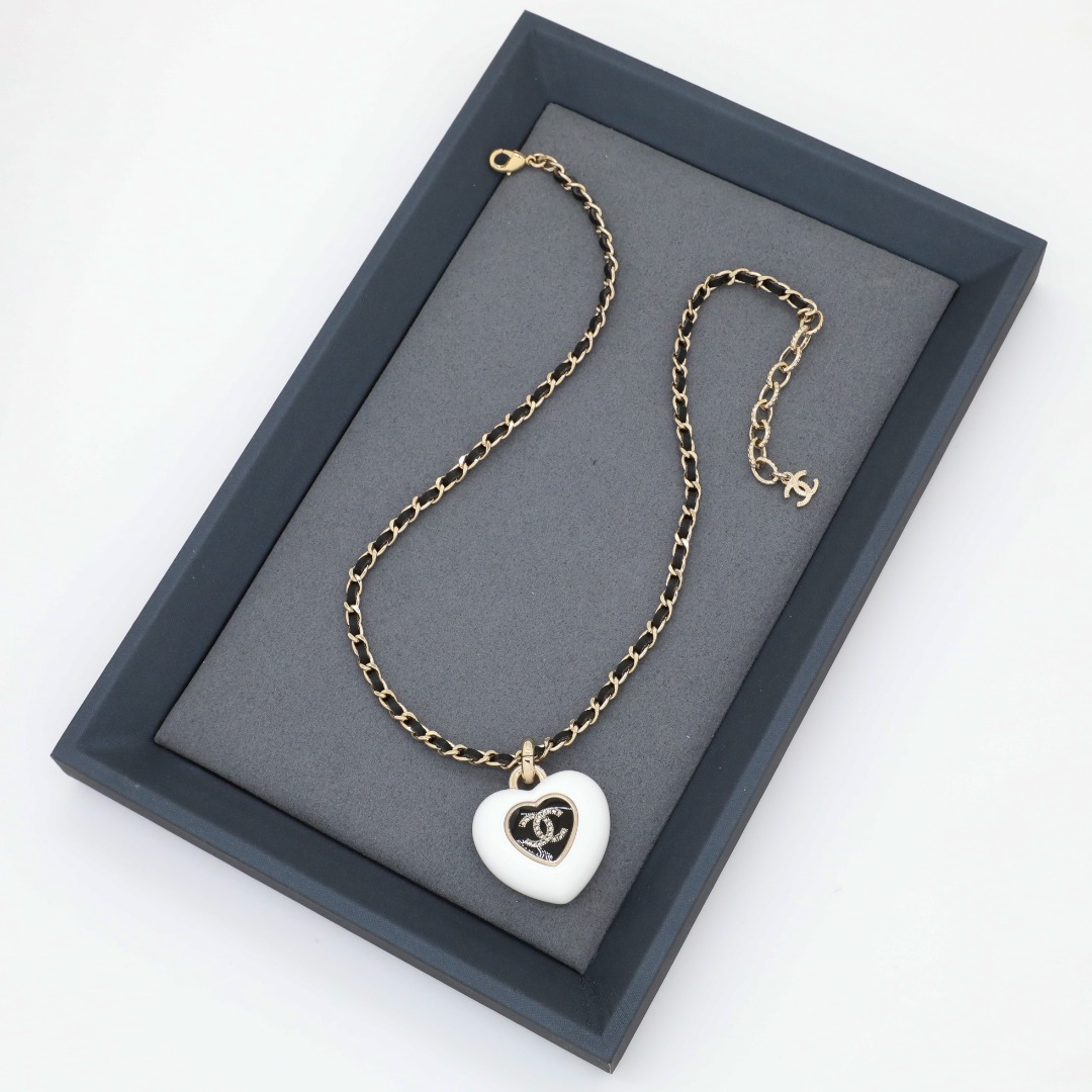 CCN044 Chanel metal leater acrylic heart Choker Necklace - ccjewelryacc