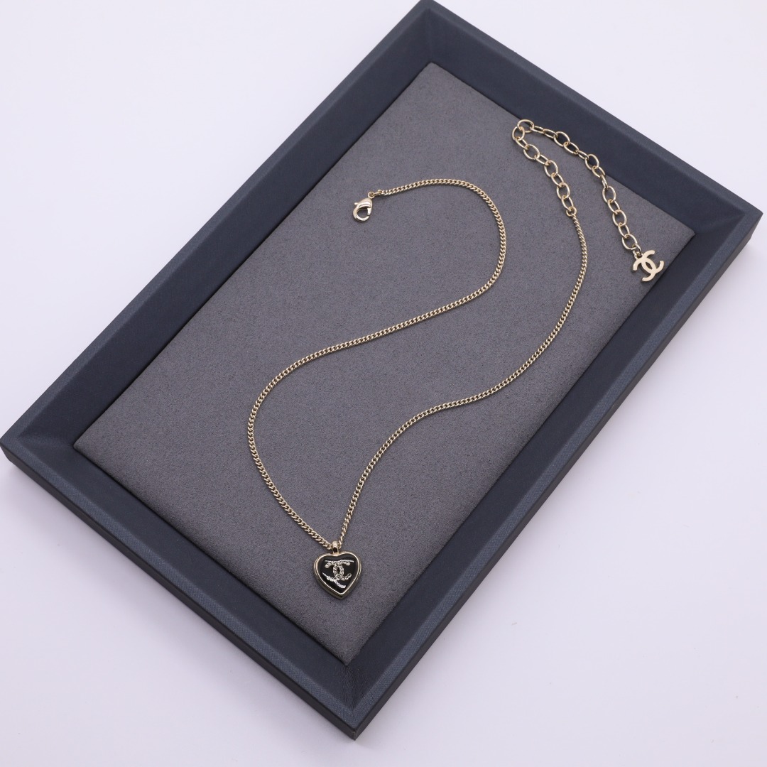 CCN157 Chanel heart pendant necklace for women - ccjewelryacc