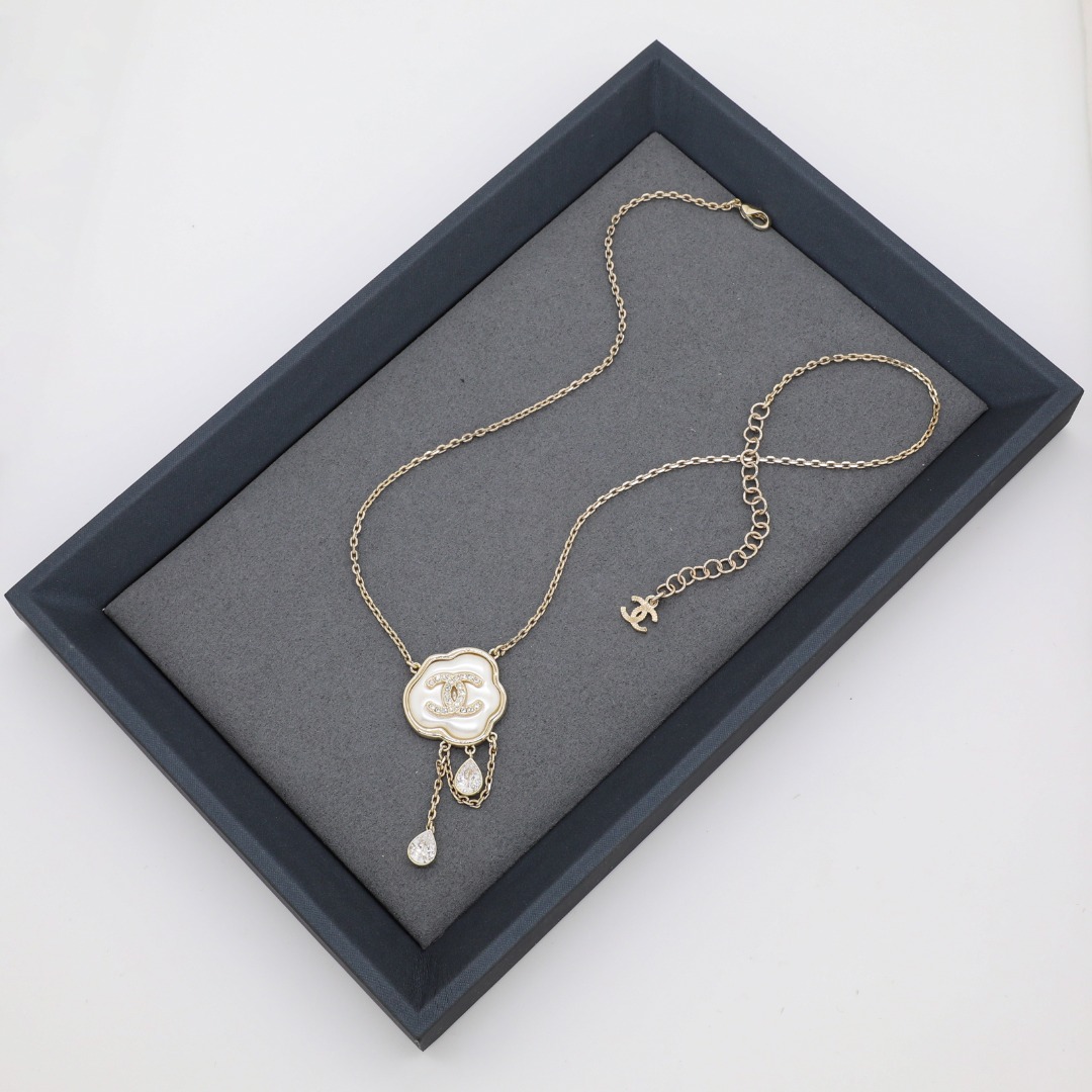 CCN131 Chanel acrylic dropping pendant necklace for women - ccjewelryacc