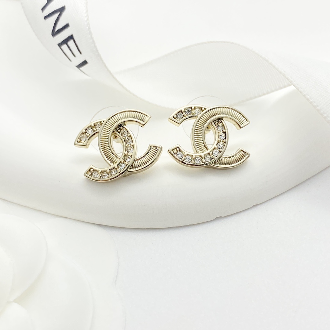 CCE651 Chanel cc logo stud earrings Metal and crystal - ccjewelryacc