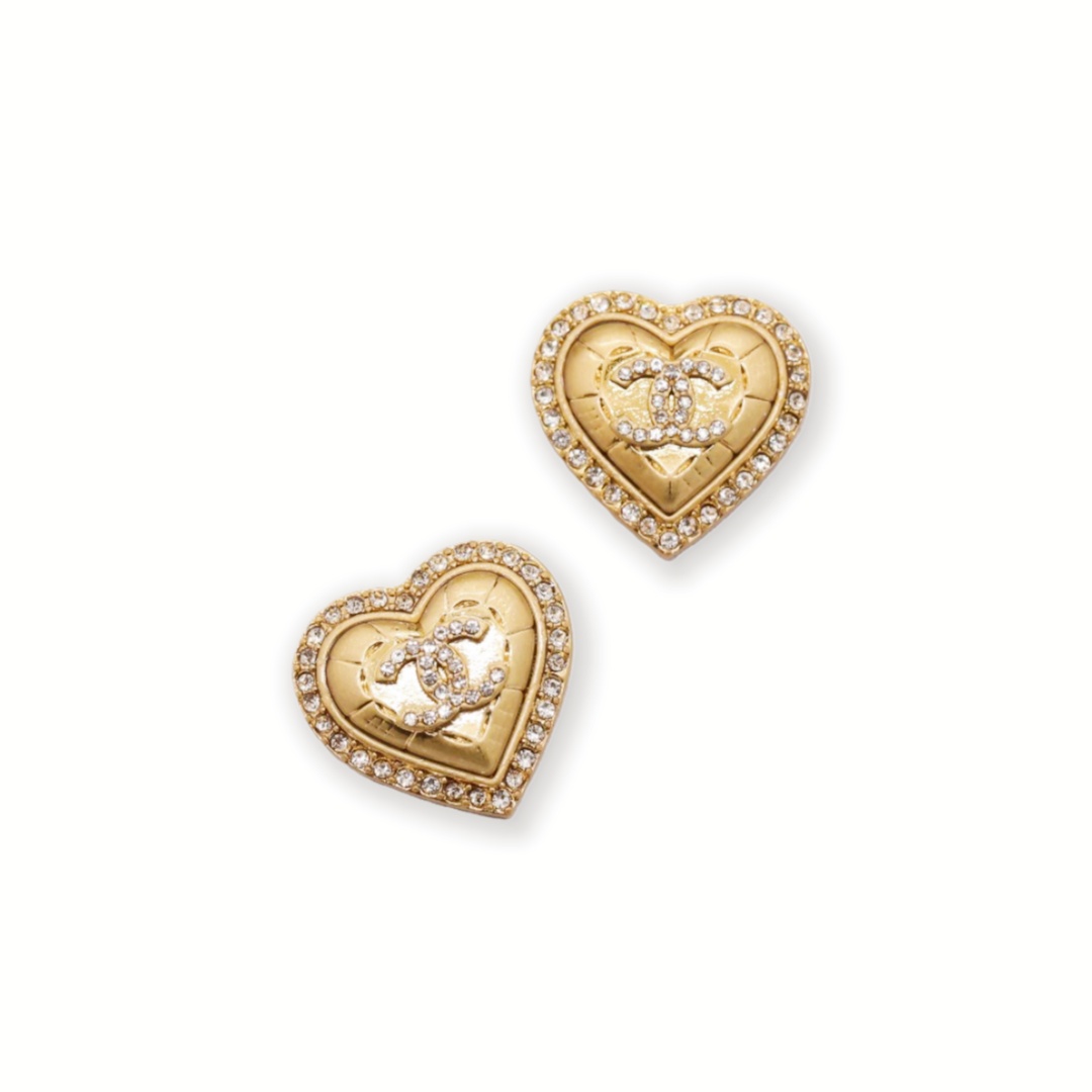 CCE373 Chanel vintage Gold heart stud earrings with crystal - ccjewelryacc