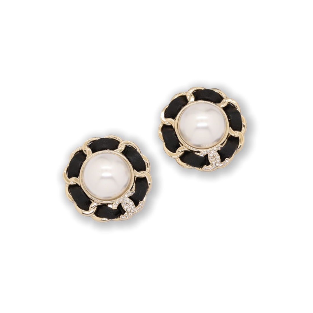 CCE378 Chanel round pearl crytal cc logo stud earring with leather - ccjewelryacc