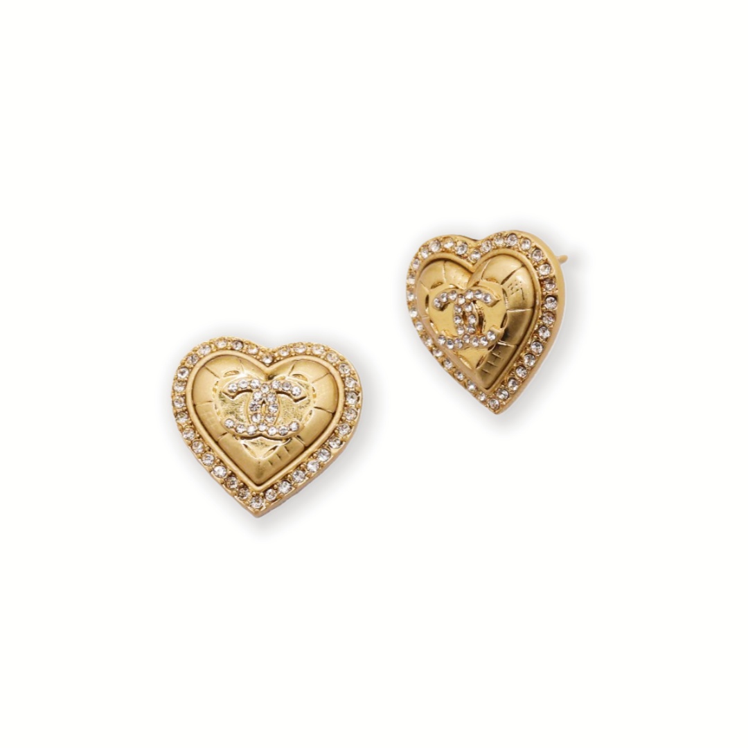 CCE373 Chanel vintage Gold heart stud earrings with crystal - ccjewelryacc