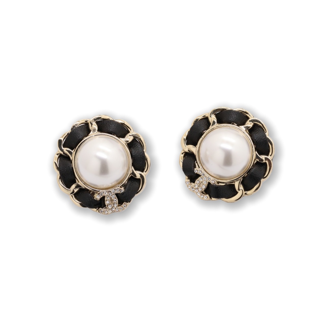 CCE378 Chanel round pearl crytal cc logo stud earring with leather - ccjewelryacc