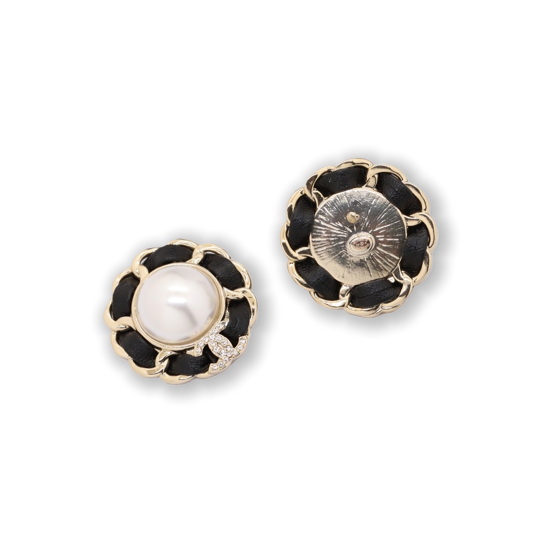 CCE378 Chanel round pearl crytal cc logo stud earring with leather - ccjewelryacc