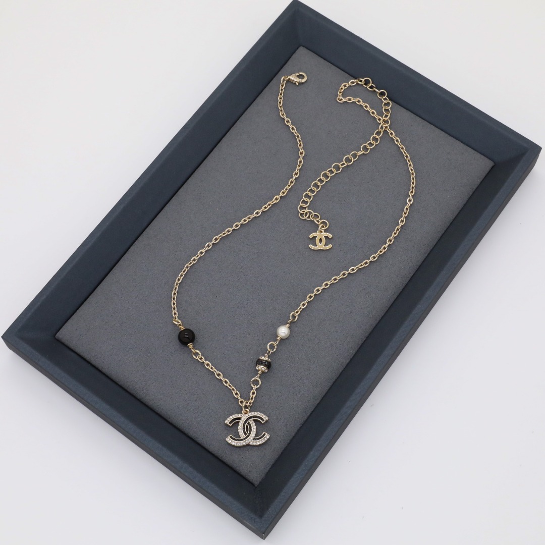 CCN386 Chanel enamel CC logo pendant necklace for women - ccjewelryacc