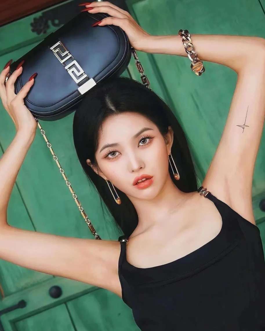 VSE067 Versace safety pin earrings Gold - ccjewelryacc