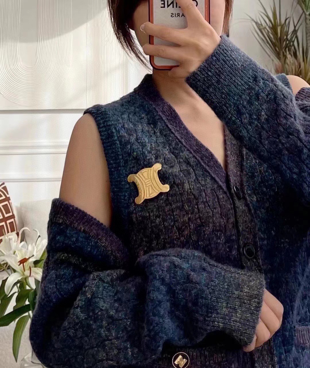 CLB010 Celine Triomphe Brooch & pin - ccjewelryacc