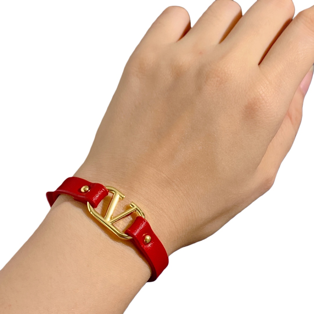 VTS027 Vlogo signature leather bracelet - ccjewelryacc