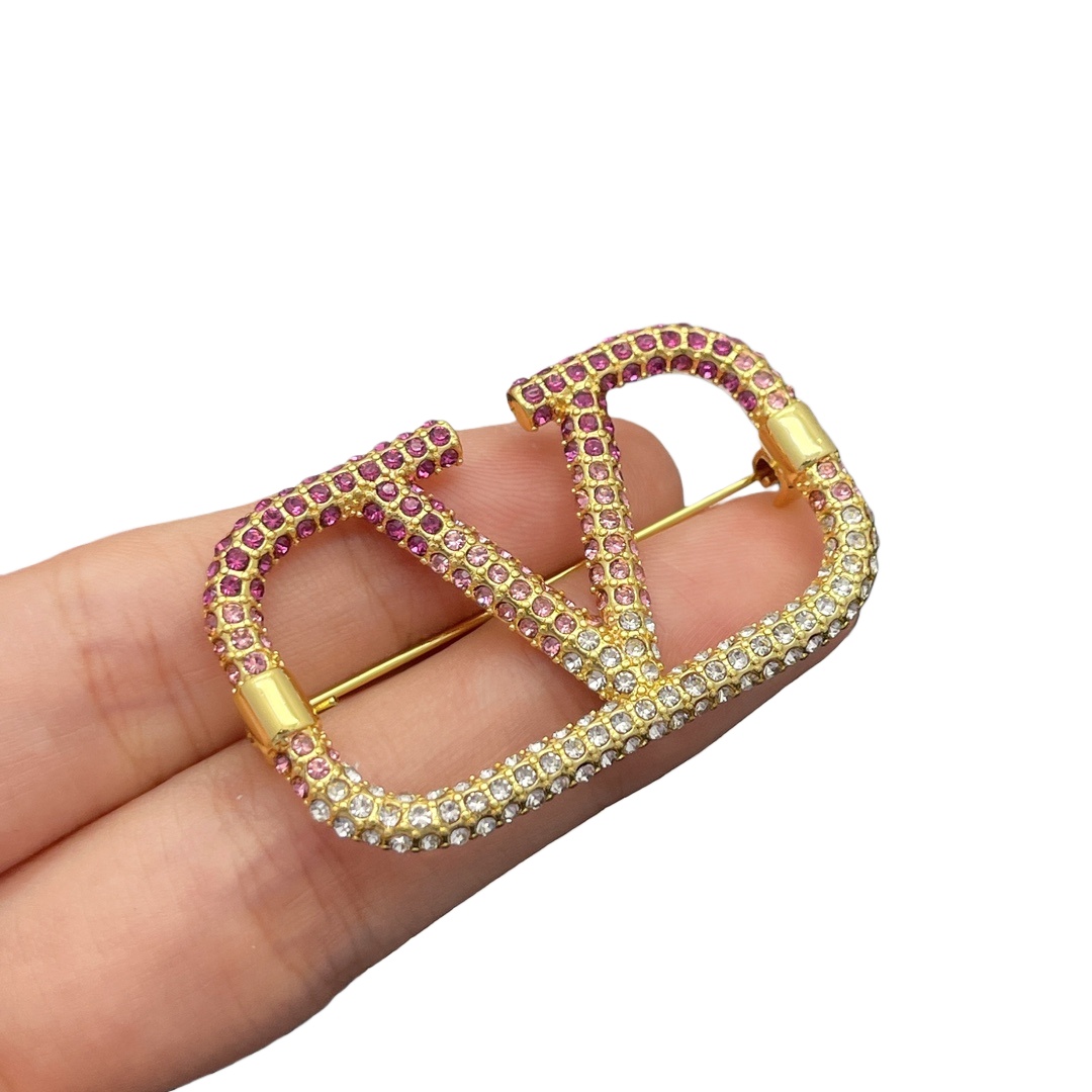 VTB001 Vlogo Signature Metal Brooch With Crystals - ccjewelryacc