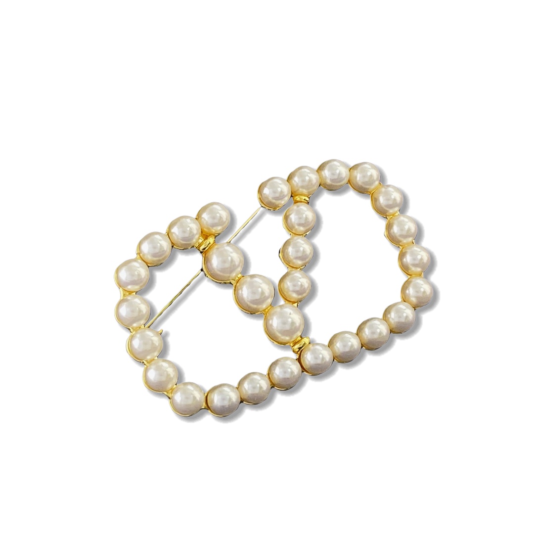 VTB003 Vlogo Signature Metal Brooch With Pearls for Woman - ccjewelryacc