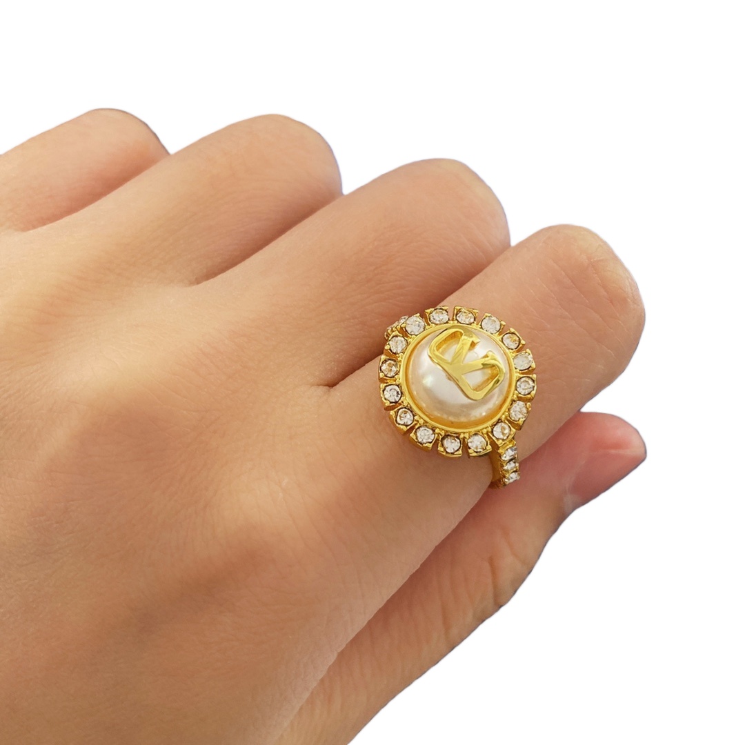 VTR008 VALENTINO GARAVANI Vlogo Signature Crystal Pearl Ring In Gold - ccjewelryacc