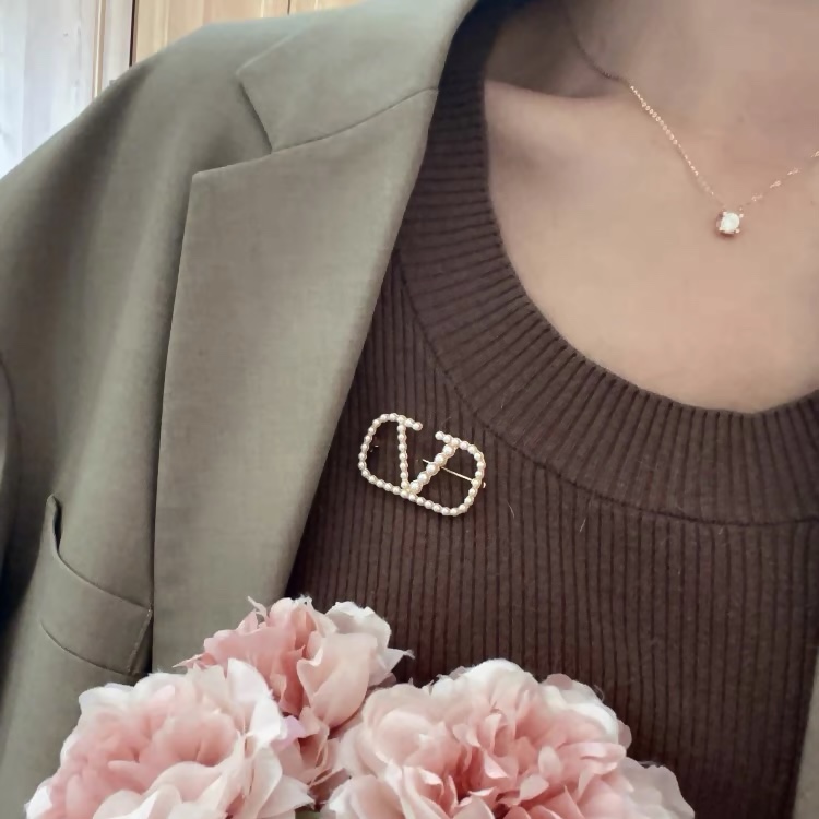 VTB006 Valentino Garavani Pin & brooche - ccjewelryacc