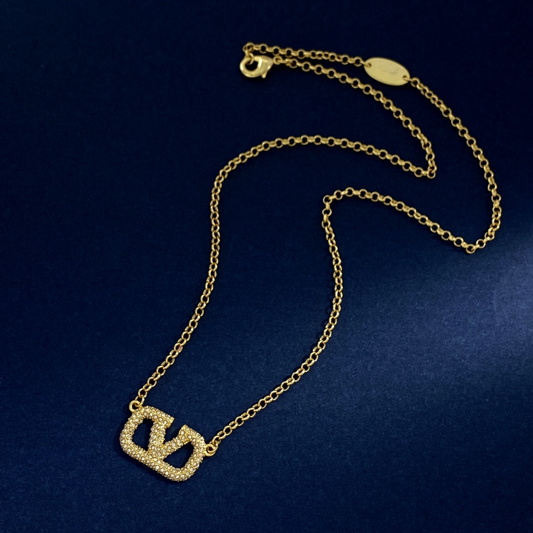 VTN022 Valentino Garavani  vlogo crystal necklace - ccjewelryacc