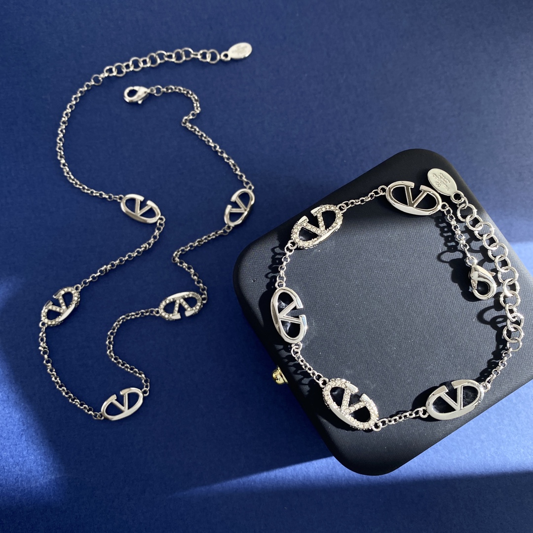 VTN002 Valentino Garavani VLogo Signature Necklace bracelet - ccjewelryacc