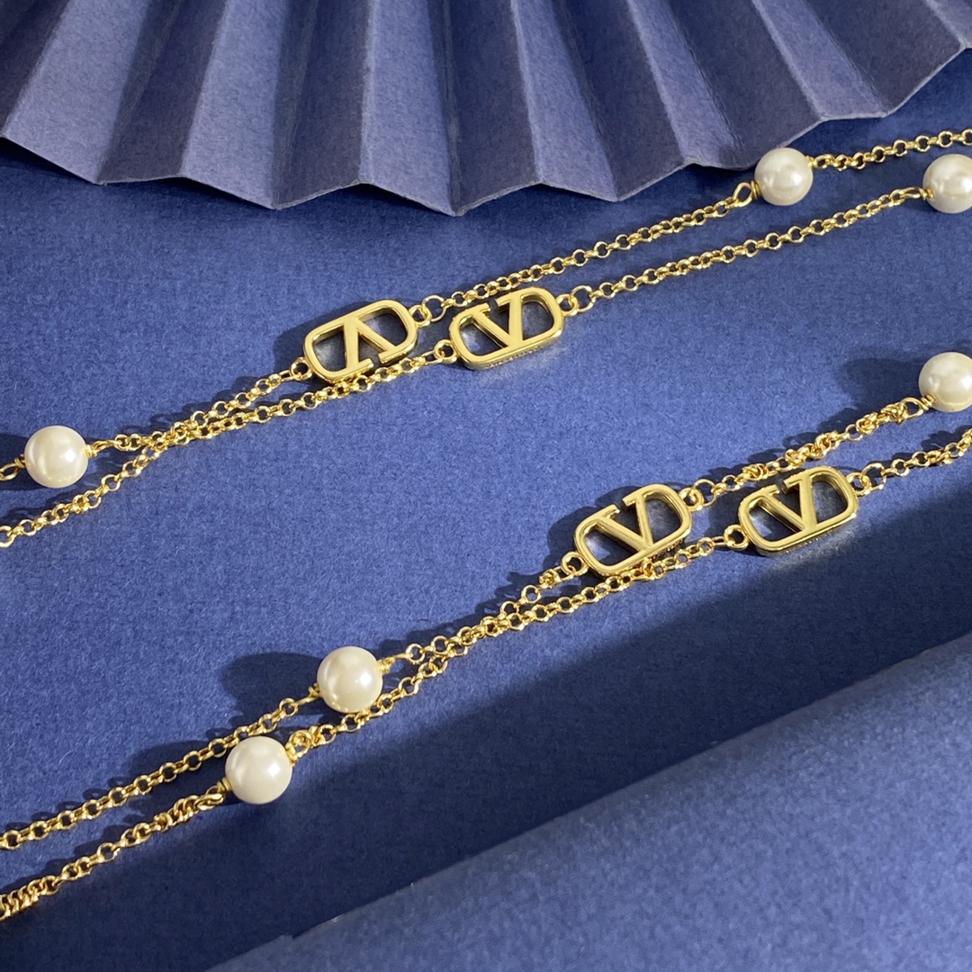 VTN009 Vlogo Signature Long Necklace In Metal, Pearls And Knurled Glass - ccjewelryacc