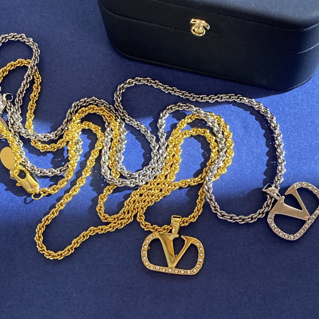 VTN006 Valentino Garavani VLogo Signature Pendant  Necklace - ccjewelryacc