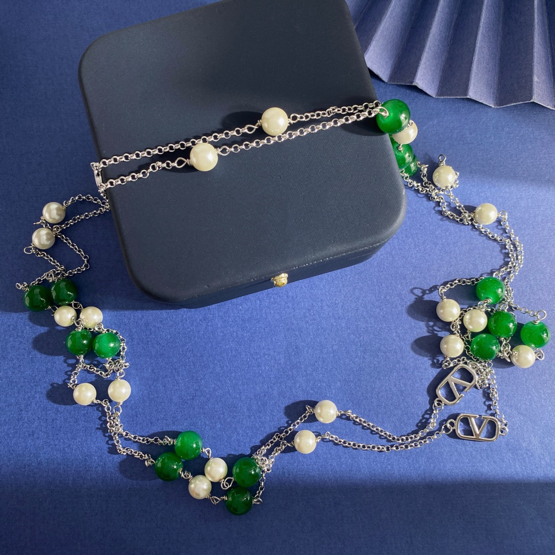 VTN009 Vlogo Signature Long Necklace In Metal, Pearls And Knurled Glass - ccjewelryacc
