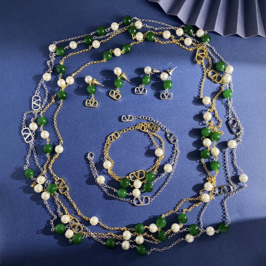 VTN009 Vlogo Signature Long Necklace In Metal, Pearls And Knurled Glass - ccjewelryacc