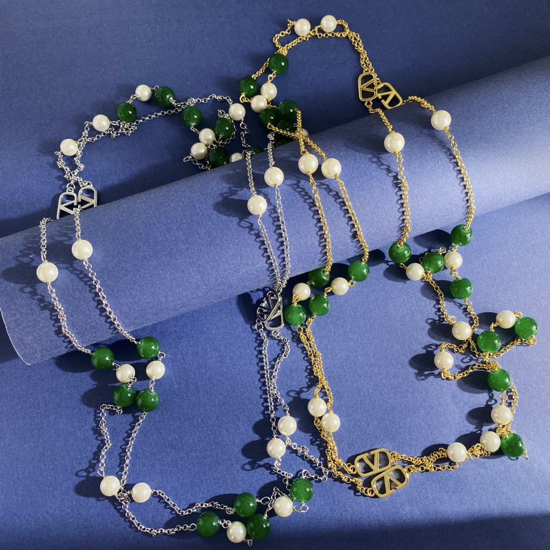 VTN009 Vlogo Signature Long Necklace In Metal, Pearls And Knurled Glass - ccjewelryacc