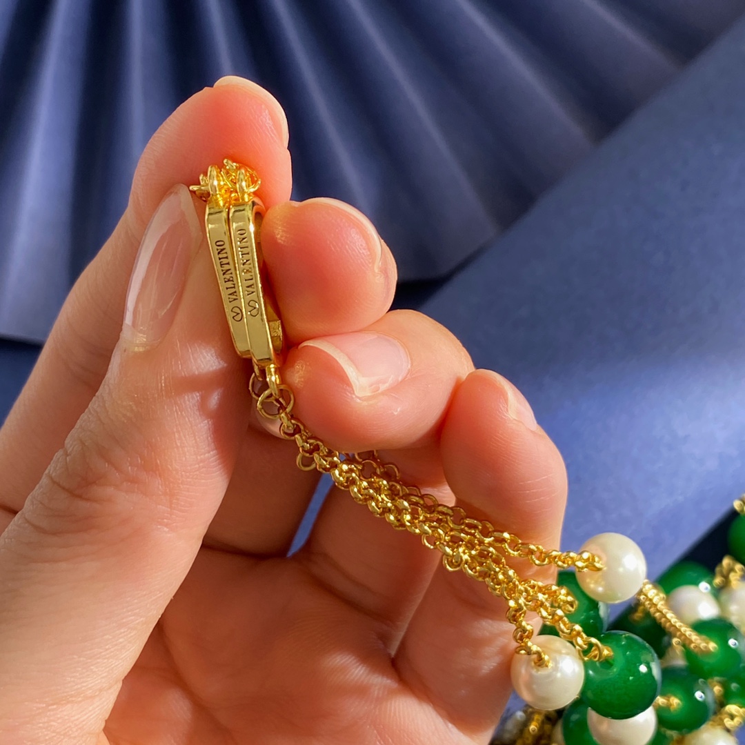 VTN009 Vlogo Signature Long Necklace In Metal, Pearls And Knurled Glass - ccjewelryacc