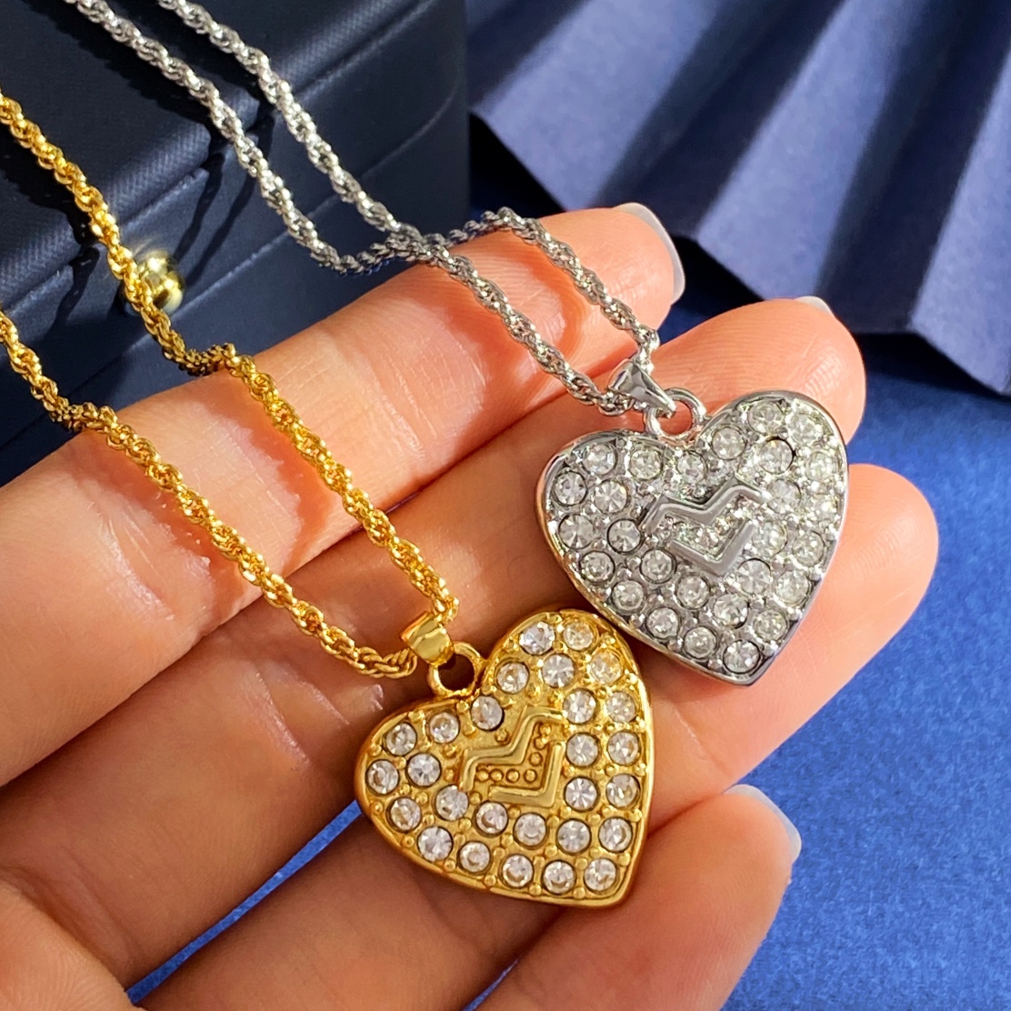 VTN054 Valentino Garavani crystal heart necklace - ccjewelryacc