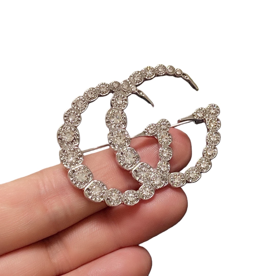 GGB047 Rhinestone GG Logo Brooch - ccjewelryacc