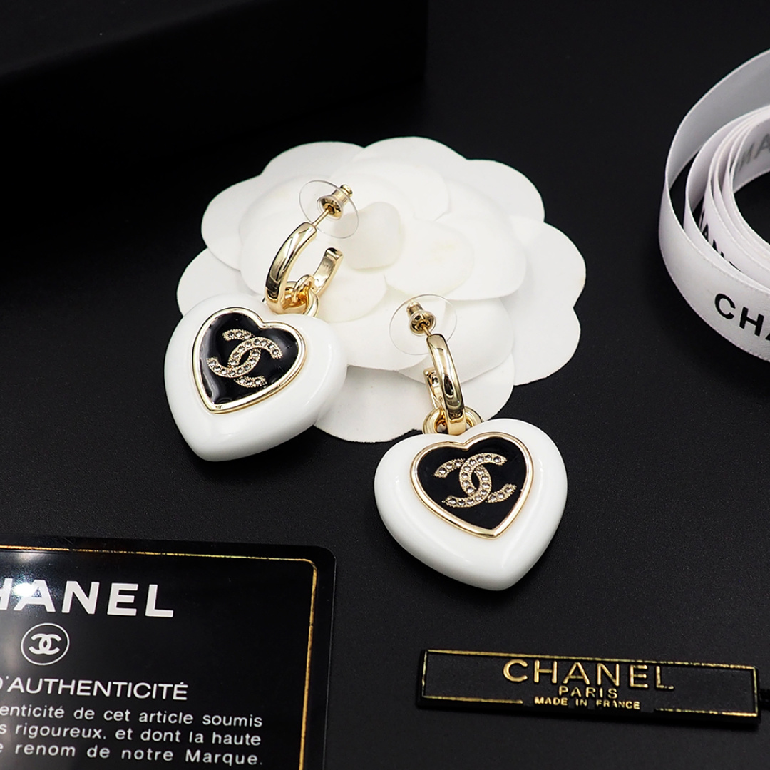 CCE379 Chanel acrylic heart dangle earrings - ccjewelryacc