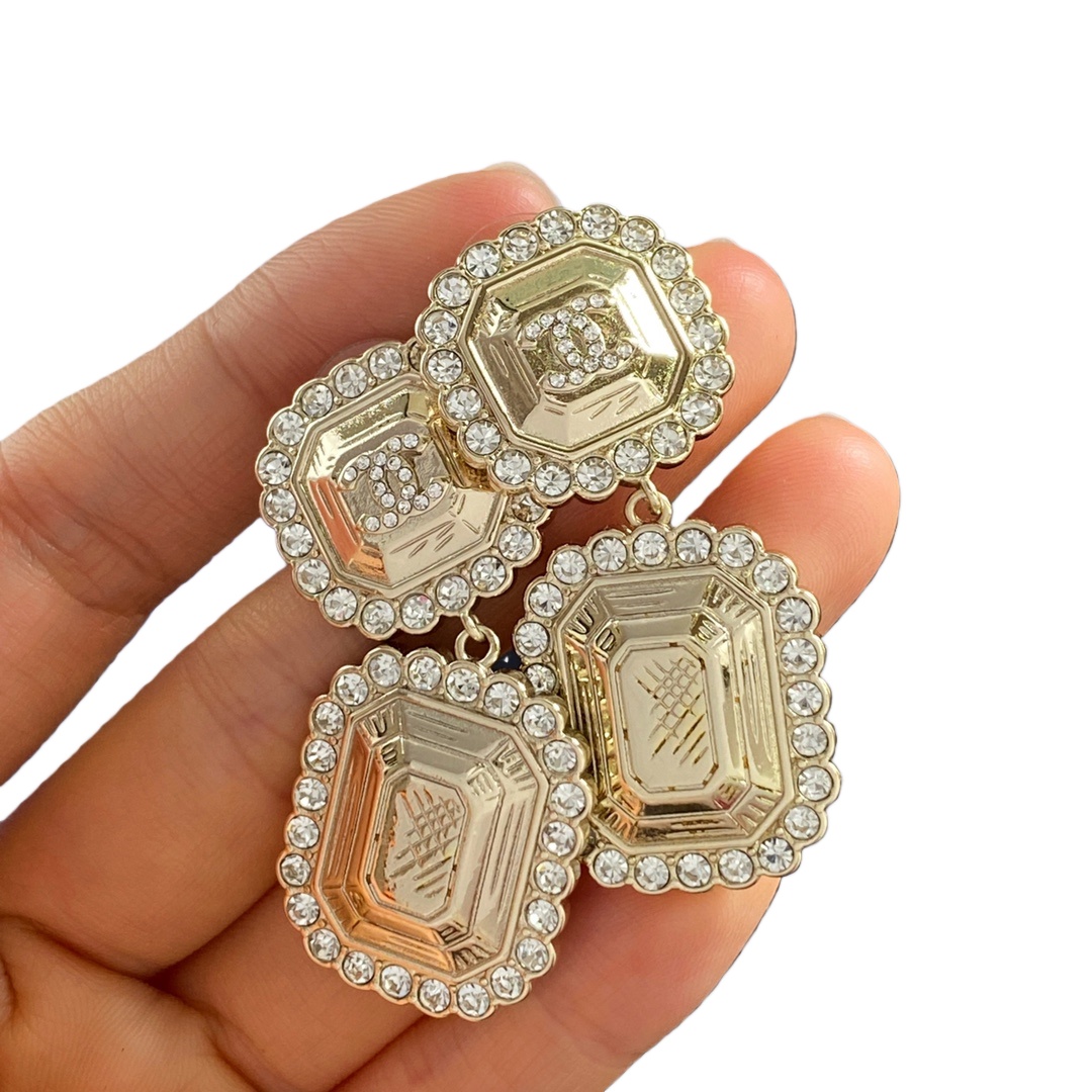 CCE377 Chanel earrings Metal crystal - ccjewelryacc