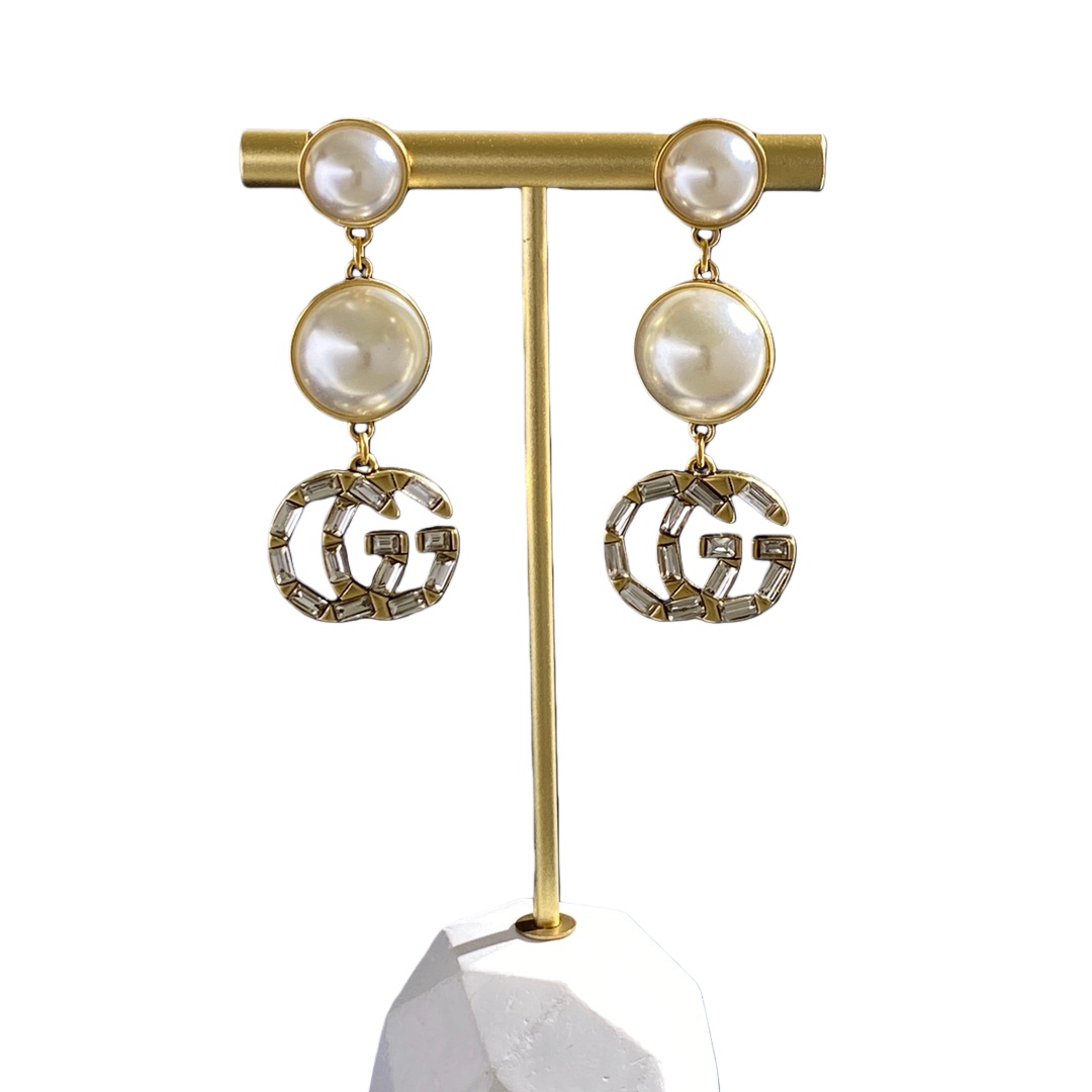 GGE084 Pearl and crystal GG logo drop earring - ccjewelryacc