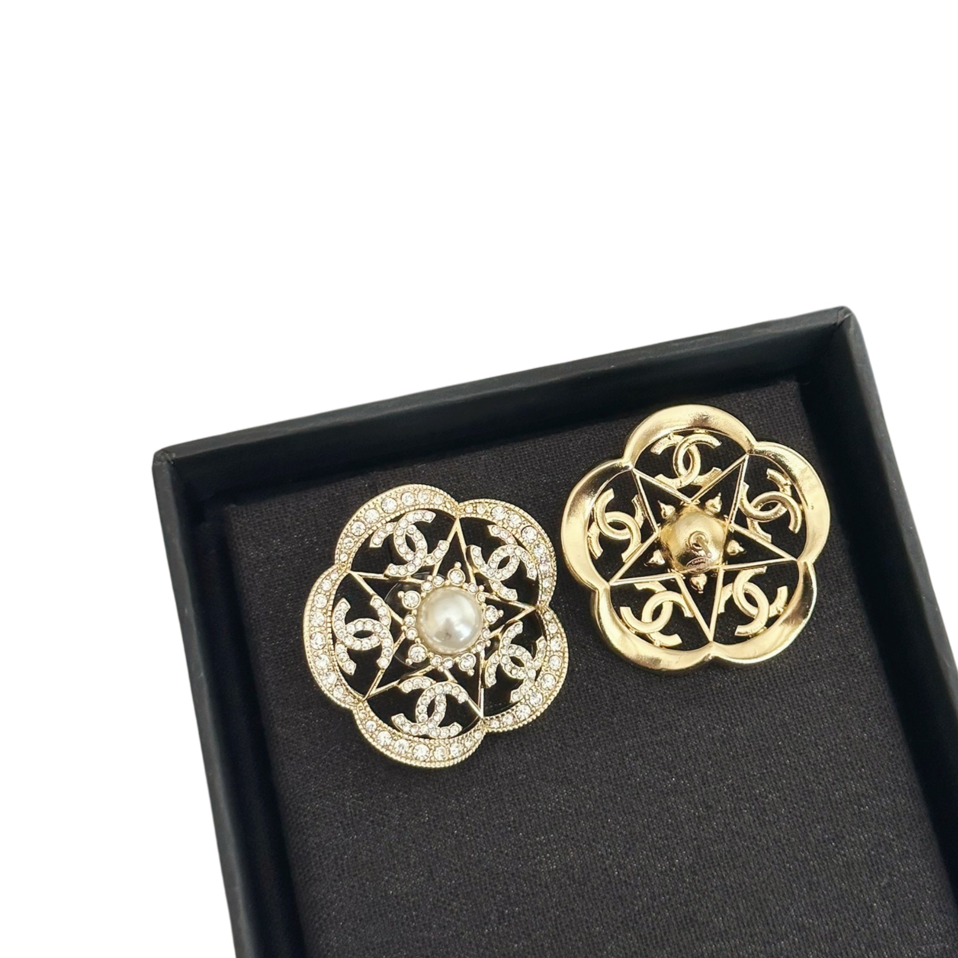 CCE527 Chanel hollow-out camellia stud earrings - ccjewelryacc