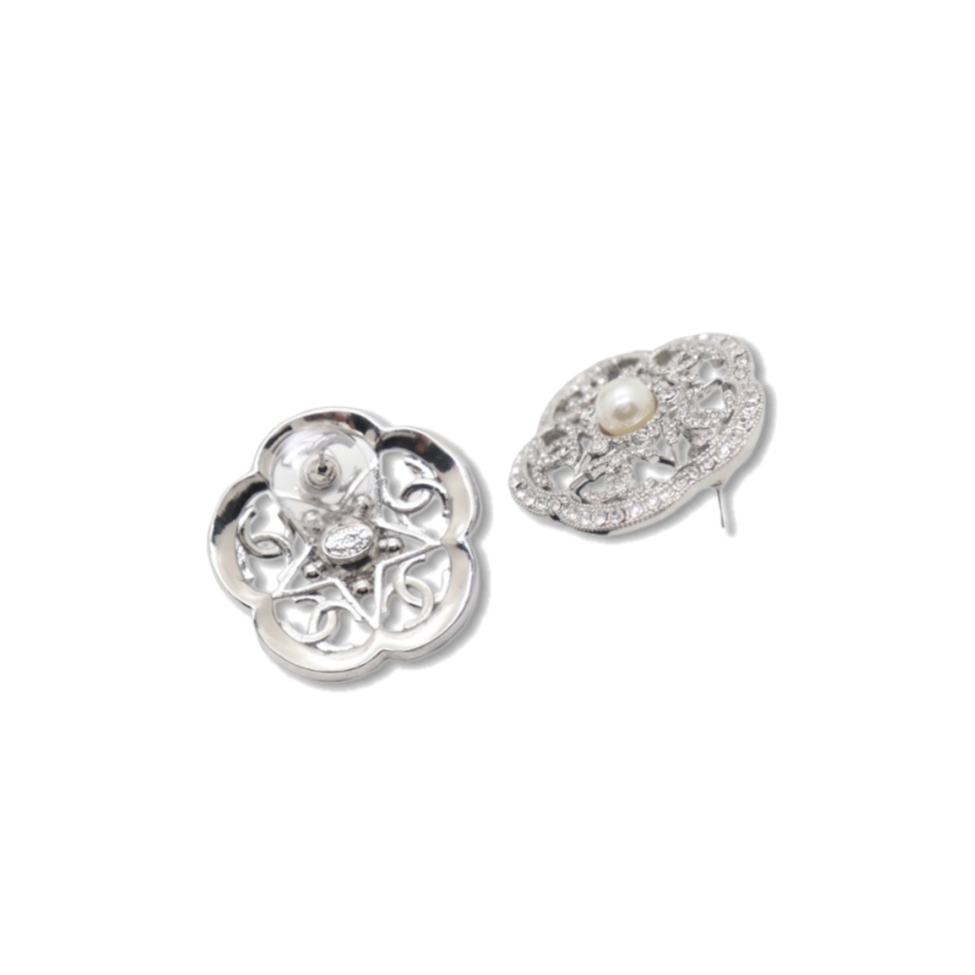 CCE527 Chanel hollow-out camellia stud earrings - ccjewelryacc