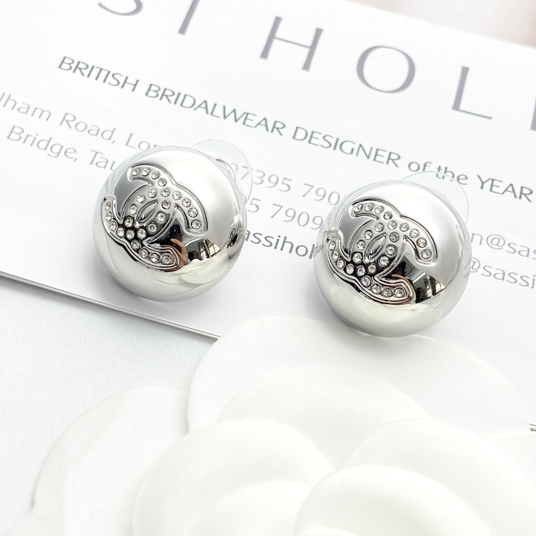 CCE543 Chanel Metal ball stud earrings - ccjewelryacc