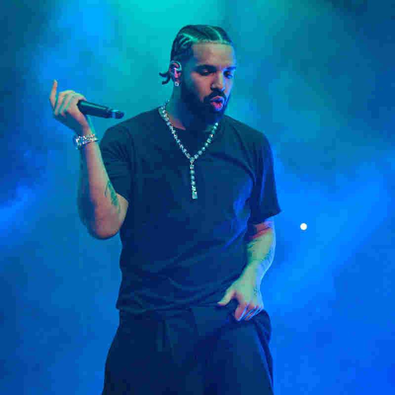 Drake uses AI technology to recreate Tupac, drawing congressional attention. - GraVintage