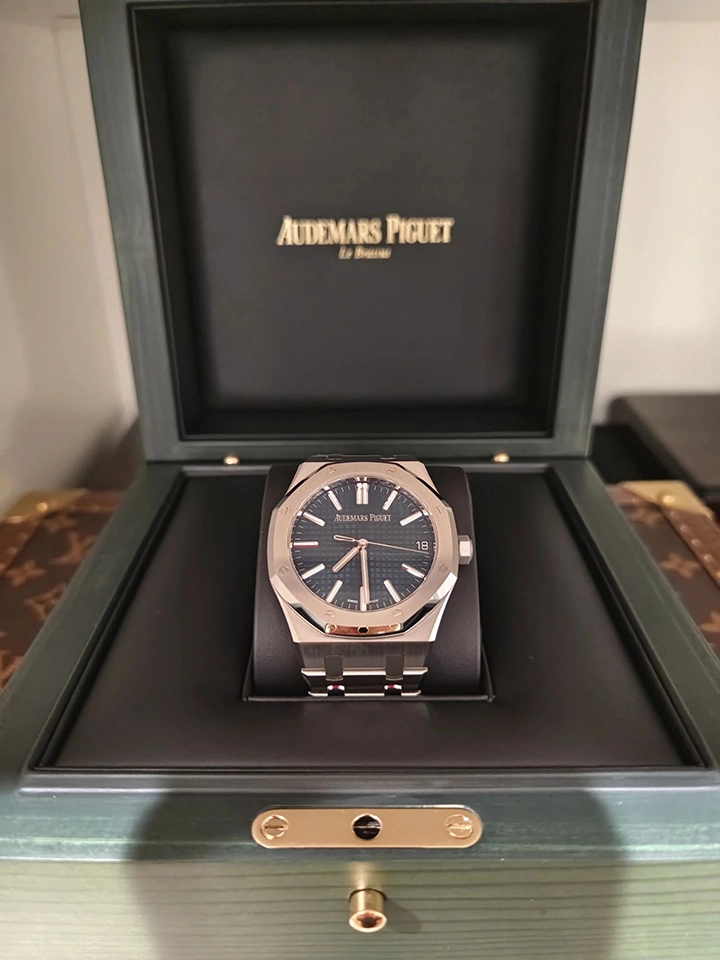 ROYAL OAK SERIES AUTOMATIC WINDING WATCH Ref. 15510ST.OO.1320ST.01