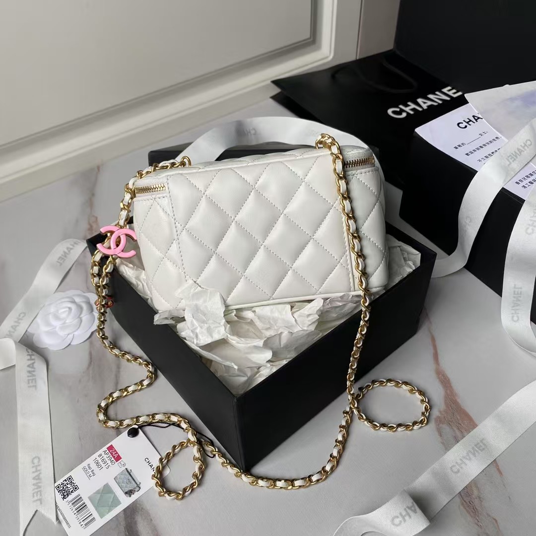 Chanel AP3940 Lambskin Cosmetic Bag Shiny Lambskin Enamel & Gold Metal White