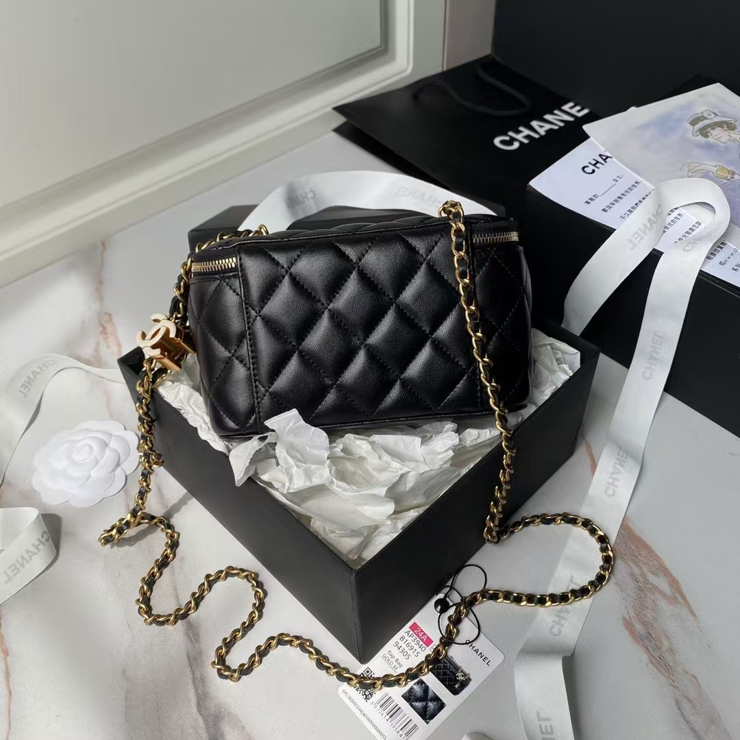 Chanel AP3940 Lambskin Cosmetic Bag Shiny Lambskin Enamel & Gold Metal Black