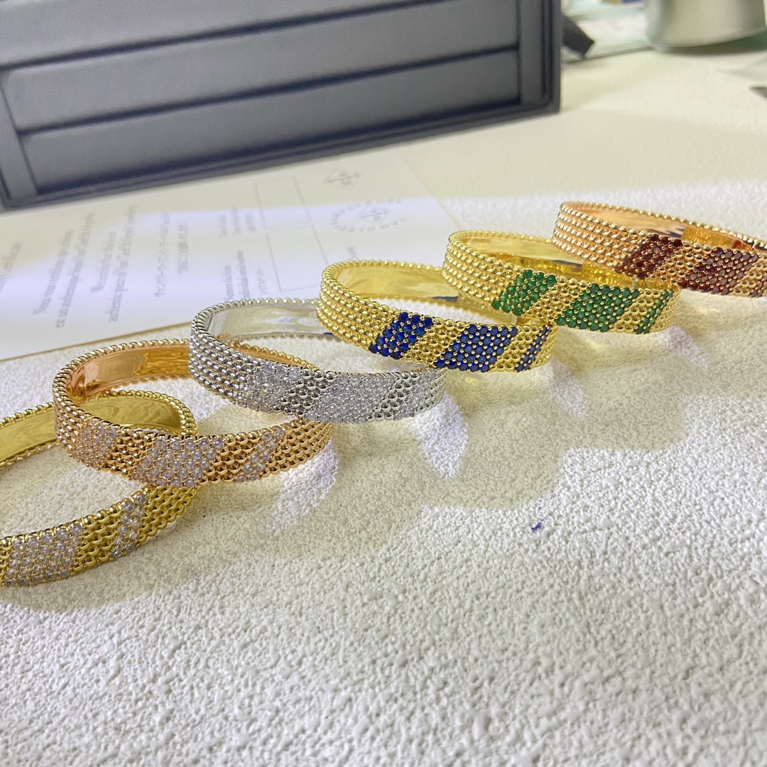 vca bangle, wide , with diamonds, size 17, top quality
