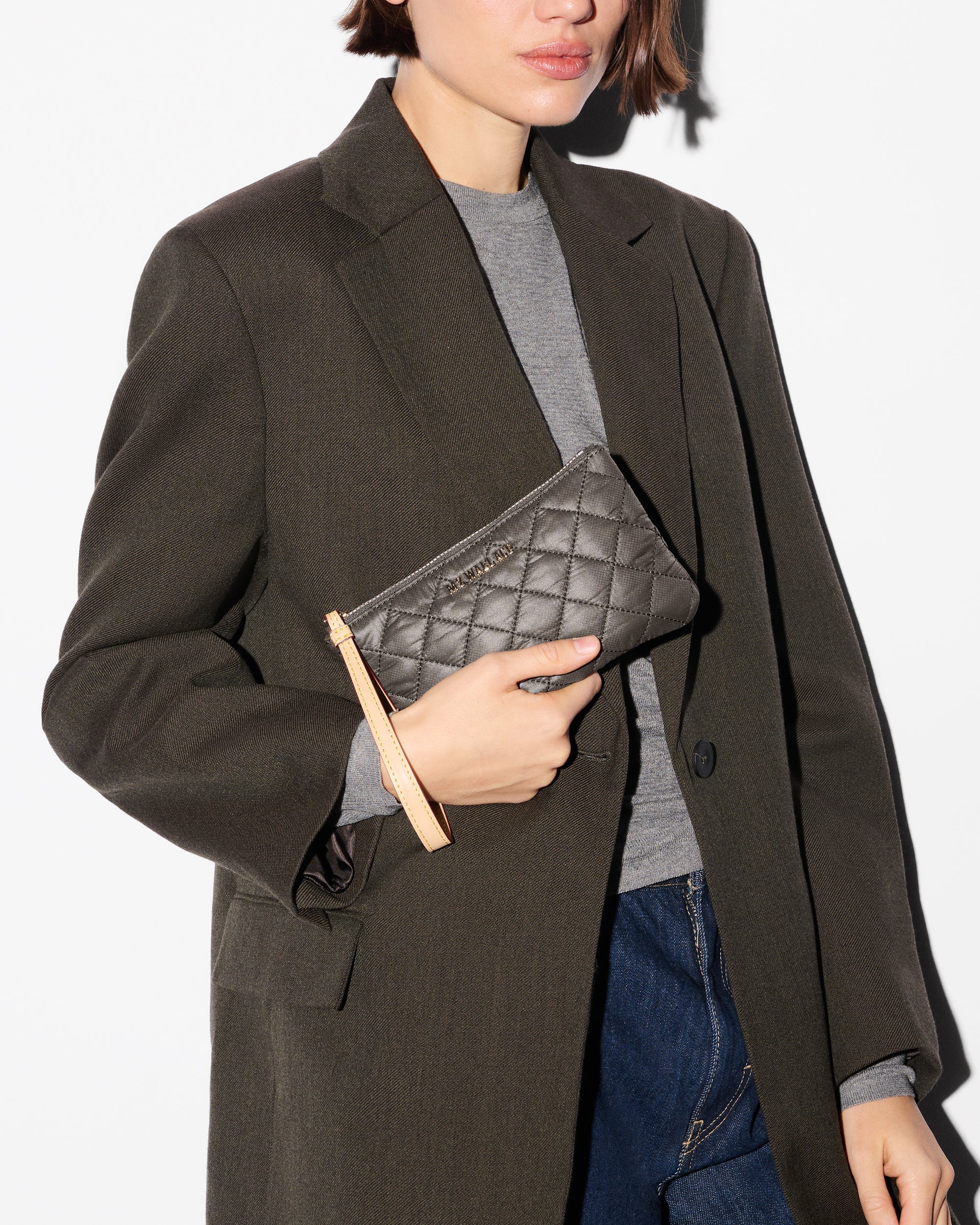 Magnet Flat Metro Wristlet II