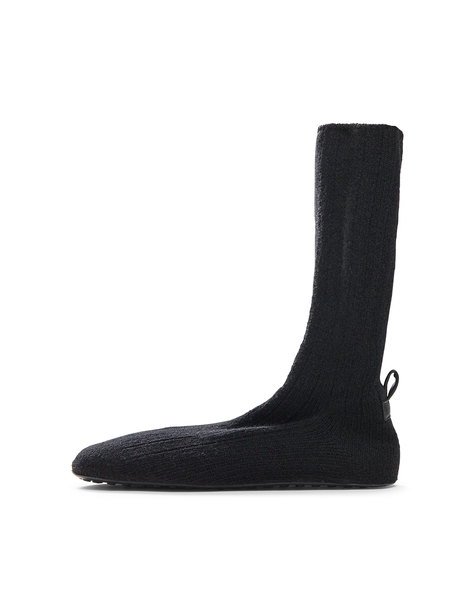 Flexible Knit Shoe