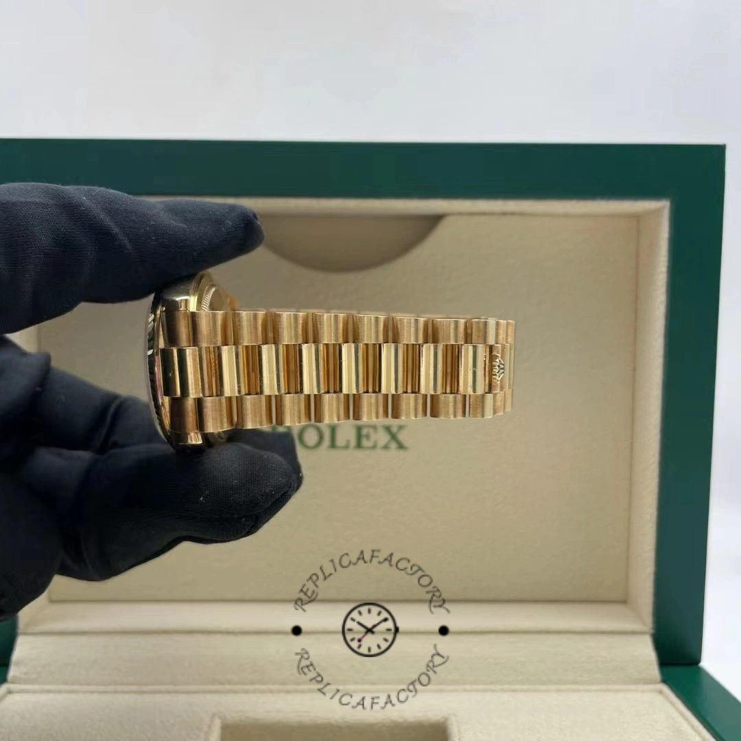Rolex Day-Date 118238 36 mm white mother-of-pearl Roman dial