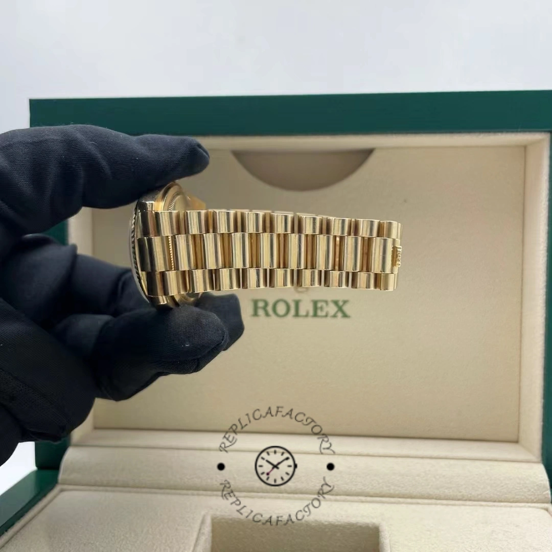 Rolex Day-Date 118238 Silver dial with diamonds