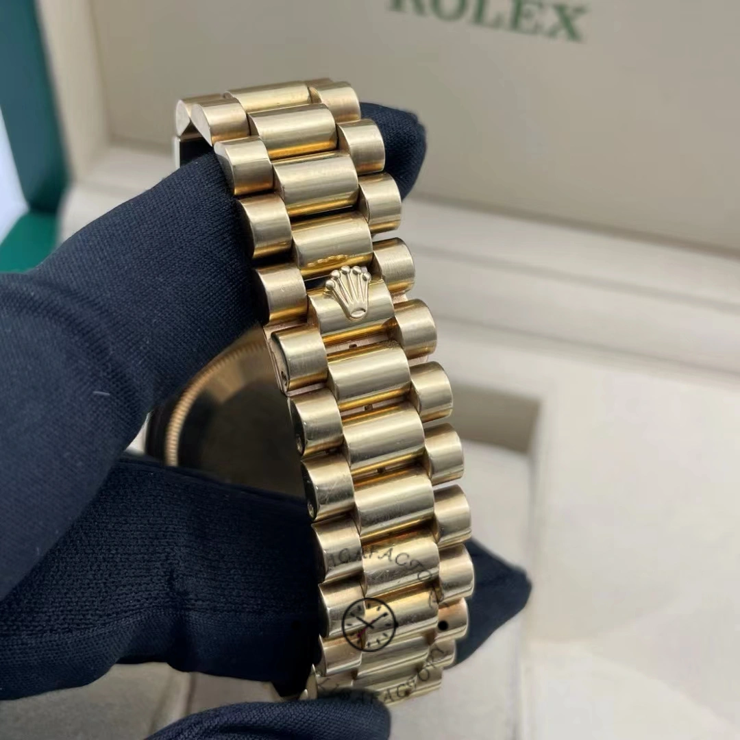 Rolex Day-Date 118238 Silver dial with diamonds