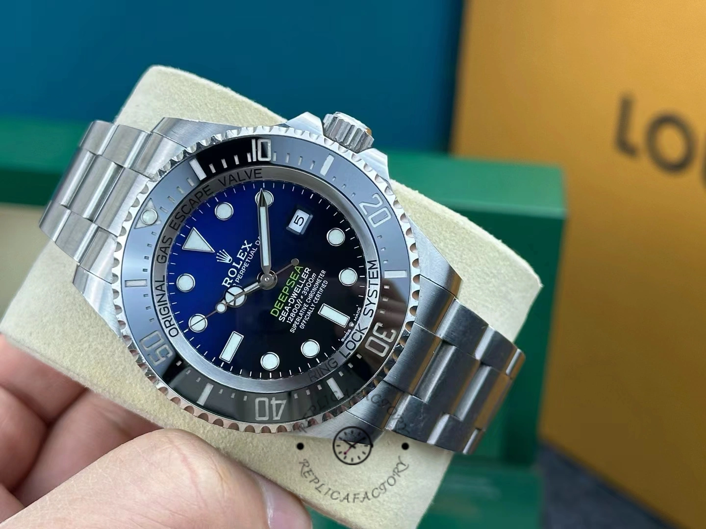  Rolex Sea-Dweller Deepsea 136660 0005