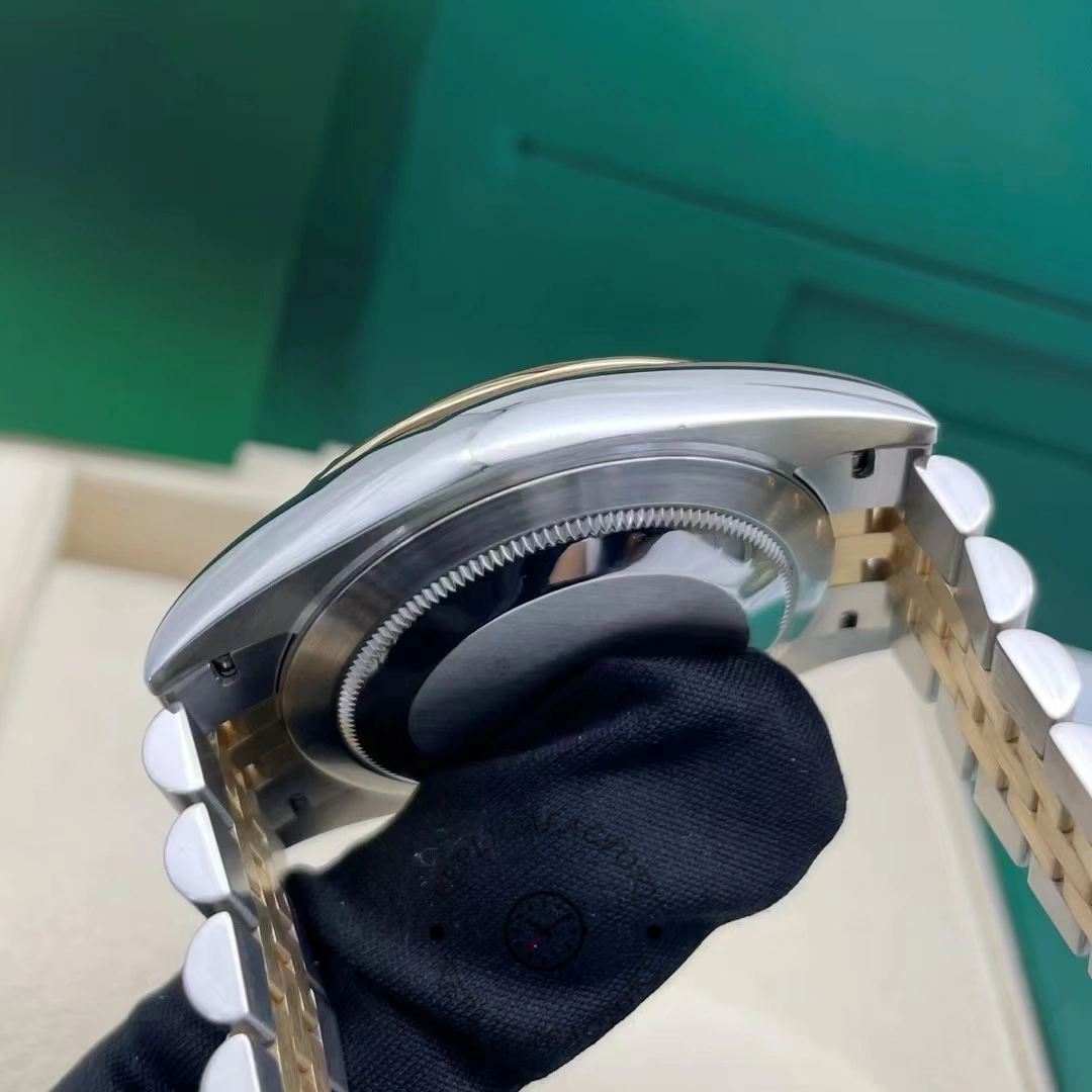 Rolex Datejust 41 126333 case side view showing brushed and polished surfaces.