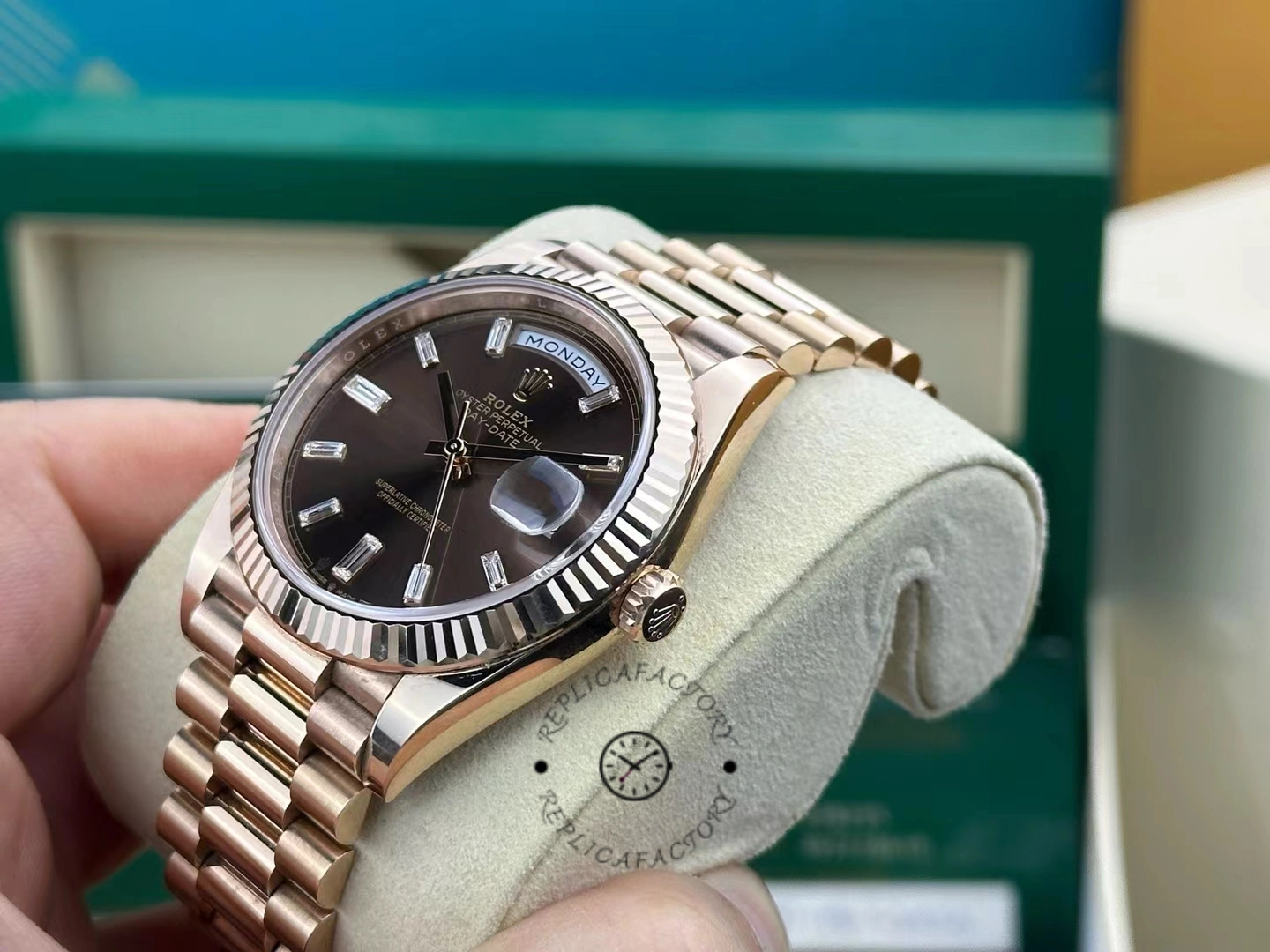Rolex Day Date 40MM m228235 0003